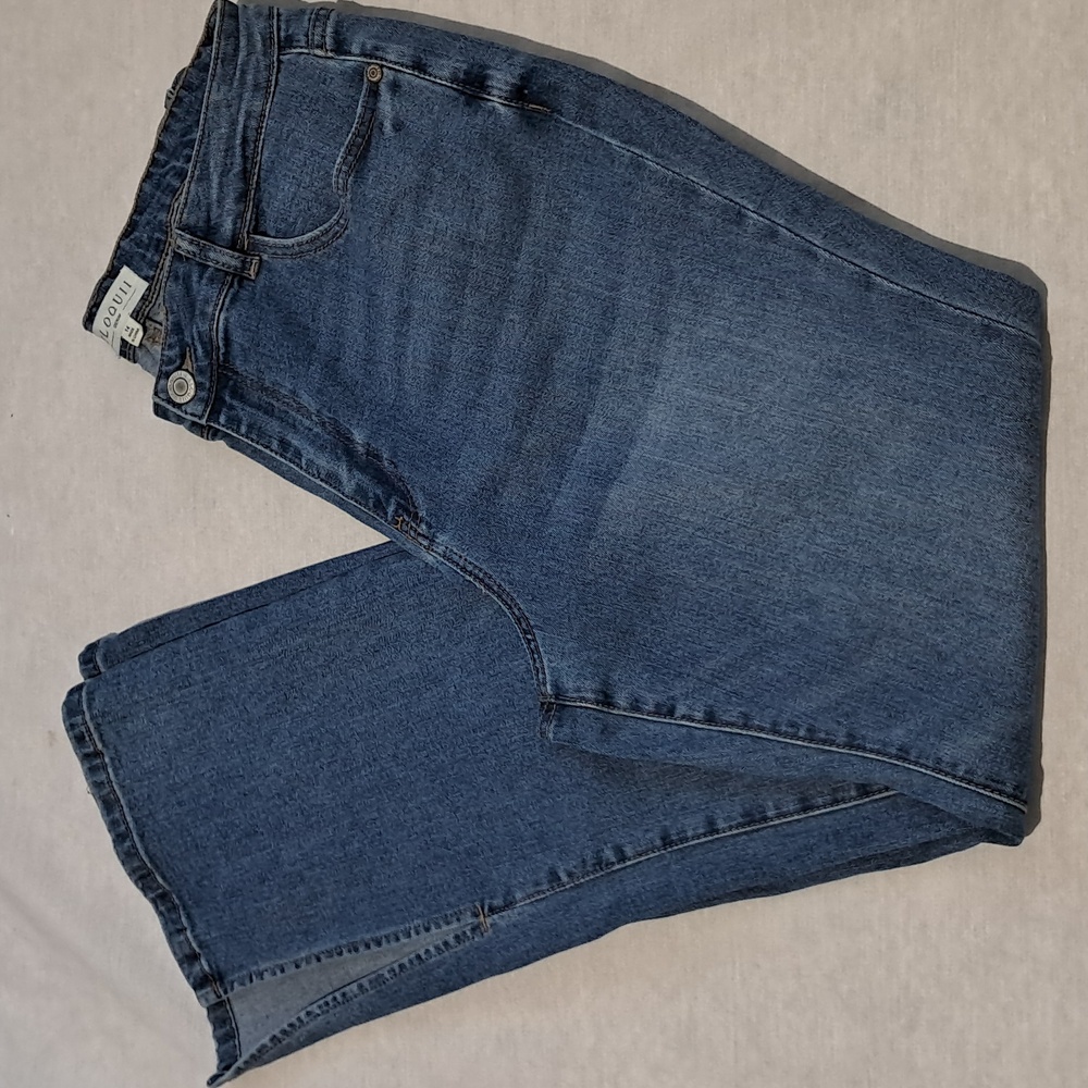 Eloquii‎ Classic Split Leg Jeans. Size 14. Medium Wash.